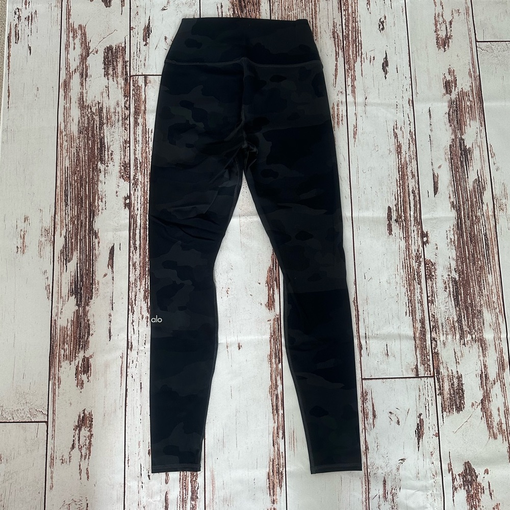 alo full length grey Camo leggings medium